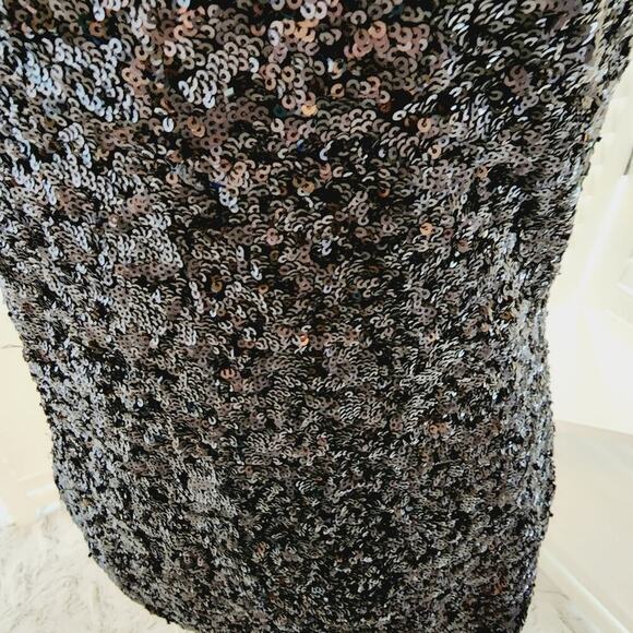 ALICE + OLIVIA SMALL SEQUIN BLACK TANK SIZE SMALL - Picture 4 of 7